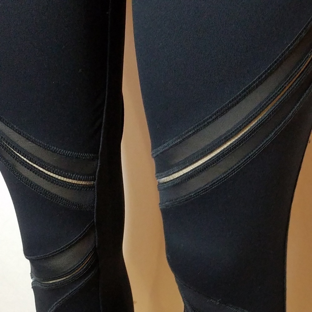 FOREVER 21 Stretch Yoga Capris - Picture 4 of 5